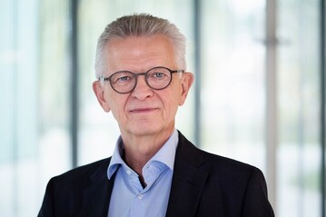 STIHL Vorstandsvorsitzender Dr. Bertram Kandziora gab bei der Pressekonferenz einen berblick ber das Geschftsjahr 2019, informierte ber Perspektiven fr 2020 und stellte STIHL Produktneuheiten vor. STIHL erzielte 2019 einen Umsatz von 3,93 Mrd. Euro.