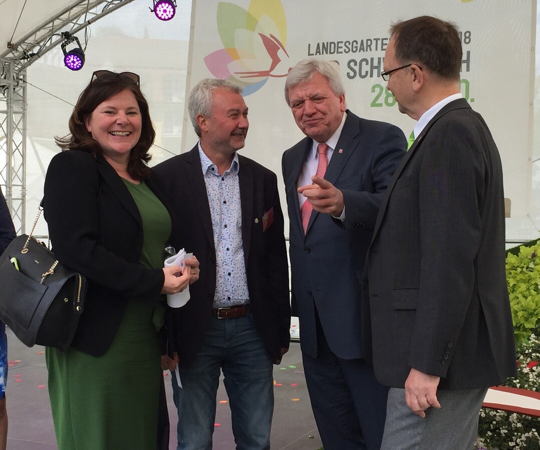 Heike Troue (FGL-Geschäftsführerin), Michael Falk (Geschäftsführer der LGS Bad Schwalbach), Ministerpräsident Volker Bouffier und Martin Hußmann (Bürgermeister von Bad Schwalbach)