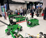 Geräte für den Bau und Unterhalt von Sportplätzen, Materialien und Know-how wurden auf der Messe geboten.