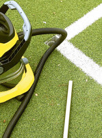 Probenentnahme auf dem Kunststoffrasen