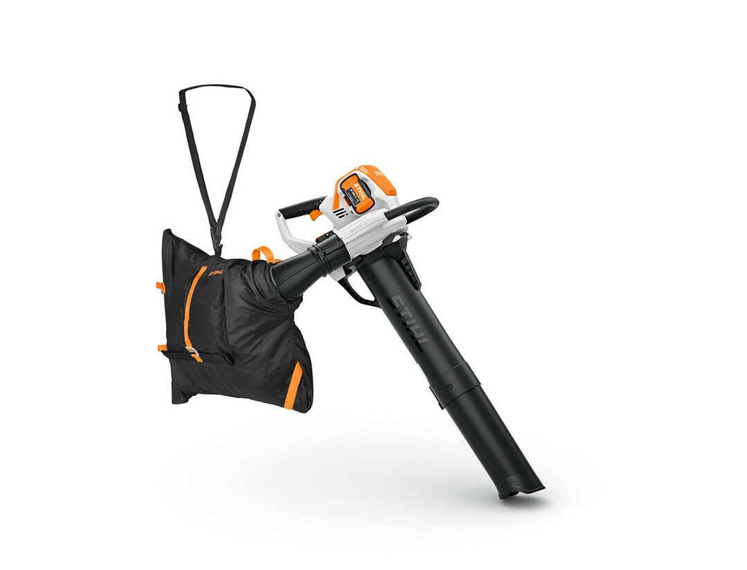 Der neue SHA 140 ist der erste Saughäcksler im STIHL AP-Akkusystem und außerdem der derzeit stärkste Akku-Saughäcksler im STIHL Sortiment.