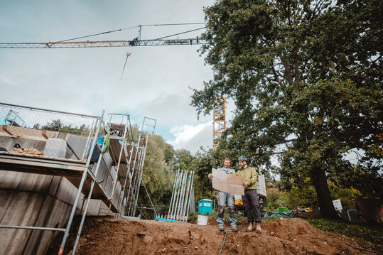 Bau des Hackschnitzelheizwerks an der Nürnberger Schule – hier war Baumschutz auf der Baustelle gefragt.