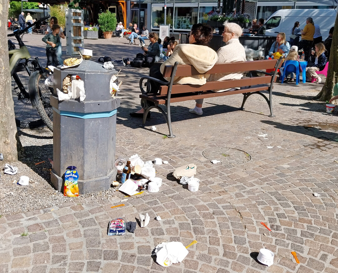 Voluminöse To-go-Verpackungen verstopfen Papierkörbe, die für diese Art Müll nicht ausgelegt sind.