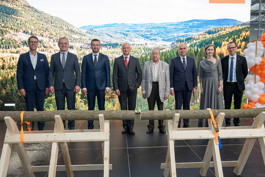 Hochrangige Gste sind bei der Erffnung anwesend (v.l.n.r.): Sebastian Metz, Geschftsfhrendes Vorstandsmitglied deutsch-rumnische Industrie- und Handelskammer (AHK Rumnien), Prsident des Kreisrats Bihor, Florin-Alin Birta, Brgermeister Oradea, Dr. Nikolas Stihl, Vorsitzender STIHL Beirat und Aufsichtsrat, Hans Peter Stihl, Ehrenvorsitzender STIHL Beirat und Aufsichtsrat, Ilie Boloja, Premierminister Rumnien, Noemi Straub, Vice President ANDREAS STIHL Power Tools S.R.L., Dr. Robert Feulner, Geschftsfhrer ANDREAS STIHL Power Tools S.R.L.