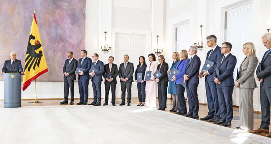 bergabe Ernennungsurkunden fr das Kabinett in Schloss Bellevue