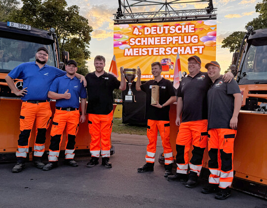 Das Team der Straenmeisterei Oberweyer siegte vor den Mnnern der Straenmeisterei Bingen (l.) und der Autobahnmeisterei Emmelshausen.
