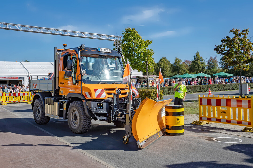 Unimog im Mittelpunkt der 4. Deutschen Schneepflugmeisterschaft

Unimog in the spotlight at the 4th German Snow Plow Championship