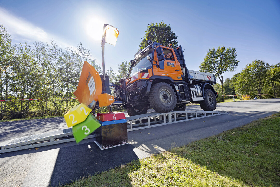 Unimog im Mittelpunkt der 4. Deutschen Schneepflugmeisterschaft

Unimog in the spotlight at the 4th German Snow Plow Championship