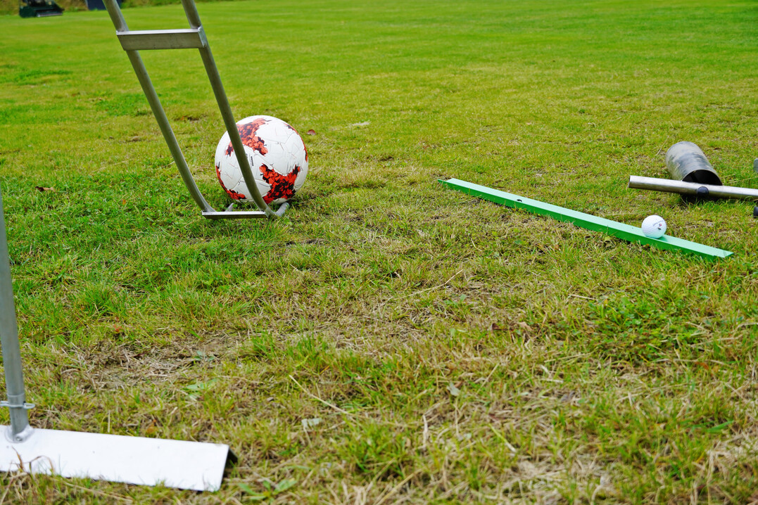 Um das Rollverhalten eines Fußballs oder eines Golfballs optimal analysieren zu können, gibt es verschiedene Messgeräte.