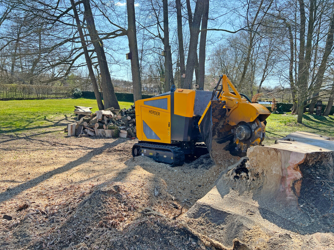 Herder auf Raupenfahrwerk in Aktion