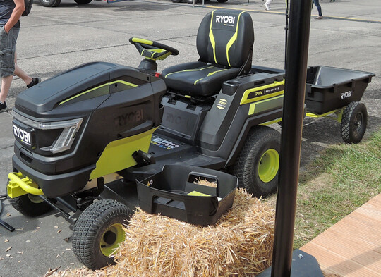 Ryobi kommt mit hochklassigen Akkutraktoren.