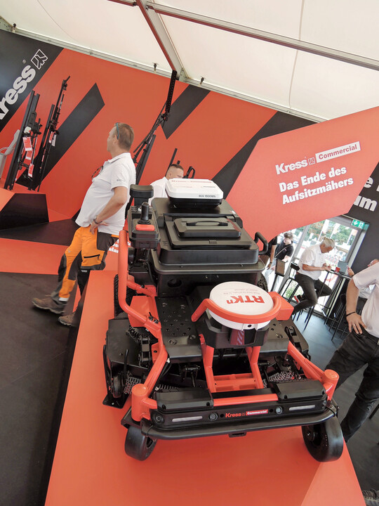 Der autonome, abgaslose Großflächenmäher von Kress