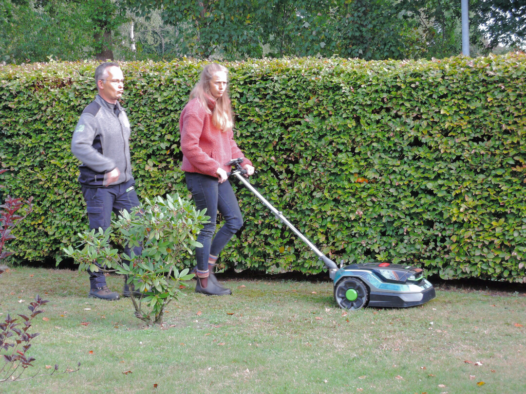 Einfache und schnelle Installation durch Schiebestange EGO Aura RMR3000E