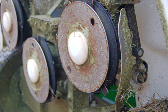 Mähwerk Echo mit einzeln aufgehangenen Mähscheiben mit Stützteller