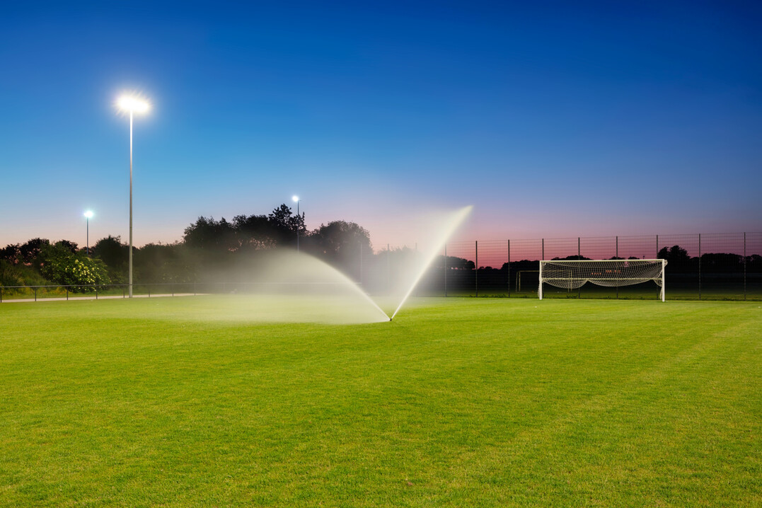 Wie sichern wir die Bewsserung von Sportrasenflchen? Diese Frage bewegt Planer von Sportsttten.