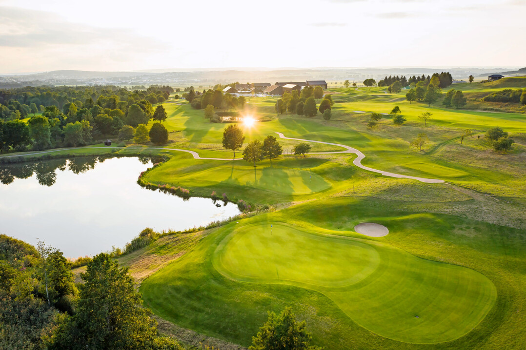 Was als 9-Loch-Platz von Aldi-Gründer Karl Albrecht angelegt wurde, ist jetzt ein Golf-Resort mit 3 Courses und 45 Löchern.