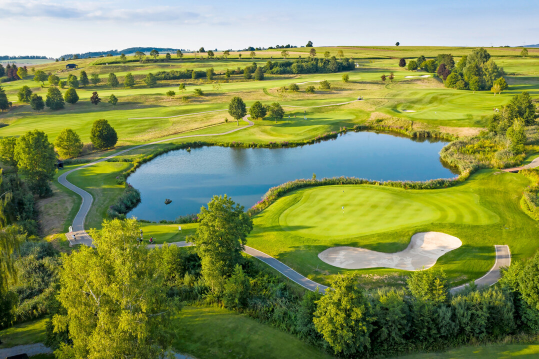 Für gesunde Greens muss ausreichend Luft an die Wurzeln der Gräser gelangen.