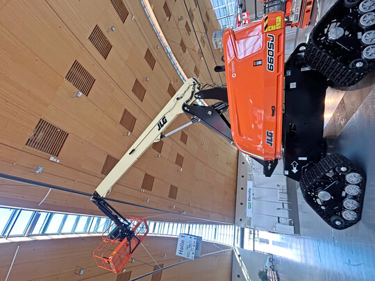 Dicke Treter anstelle von Rdern fr die Modelle 600S und 660SJ bietet JLG wegen groer Nachfrage jetzt schon ab Werk an.