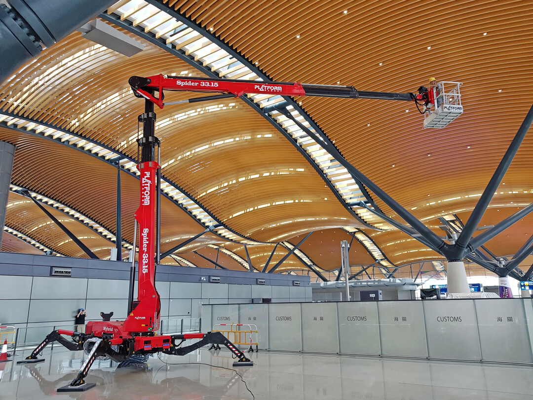 Kunze vertreibt exklusiv die Maschinen von Platform Basket  hier das in diversen Antriebsvarianten erhltliche Modell 33.15E.