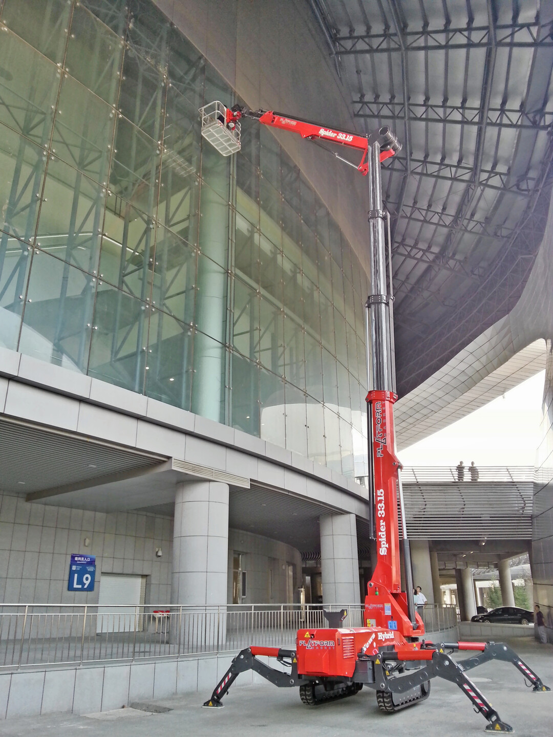 Kunze vertreibt exklusiv die Maschinen von Platform Basket  hier das in diversen Antriebsvarianten erhltliche Modell 33.15E.