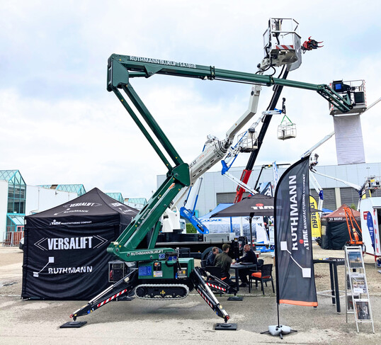 In charakteristischer Farbe fr Einstze im grnen Bereich prsentierte Ruthmann die Baumpflege-Edition der Bluelift SA 18 HB.