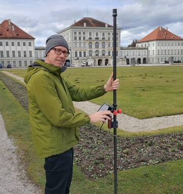 Landschaftsarchitekt Michael Degle mit dem ppm 10xx GNSS Sensor