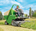 Mit mechanischer Grasaufnahme: der Profihopper von den Amazonen-Werken