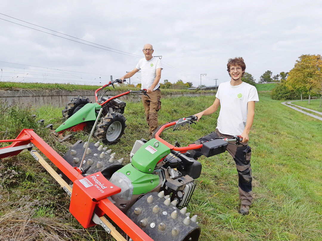 Steffen und Rudi Debatin sind über die Jahre ein eingespieltes Team im Bereich der Landschaftspflege geworden.