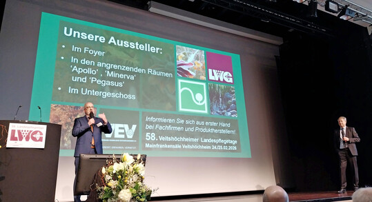 Institutsleiter Nikolai Kendzia (l.) und Martin Degenbeck bei der Begr��ung