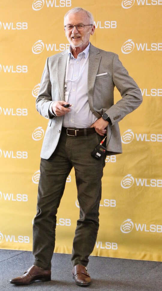 Dr. Paul Baader sprach �ber die Ziele und Inhalte der �berarbeitung der DIN 18035 - Teil 4 Sportpl�tze und Rasenfl�chen.