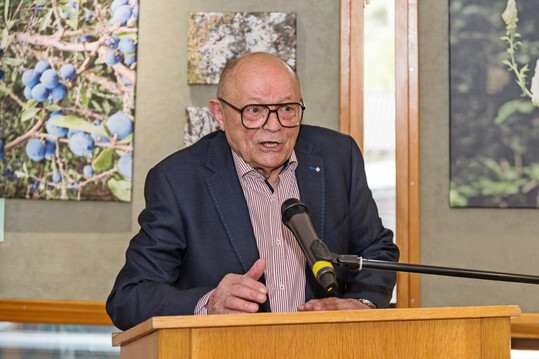 Dr. Walter Kolb
