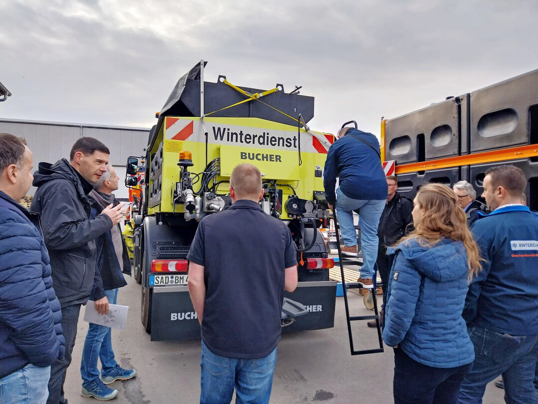 Anschaulicher geht’s nicht – Maschinenbesichtigung bei Bucher Municipal