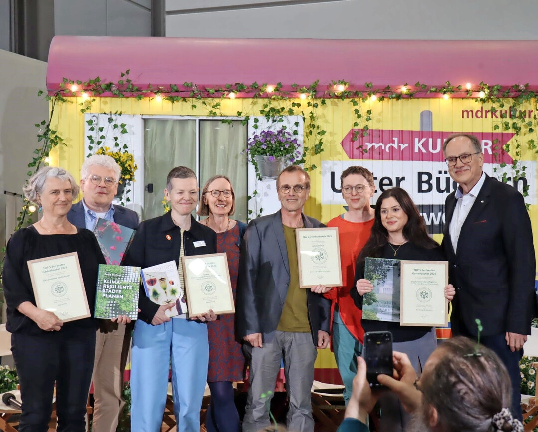 Die Preisträger des DGG-Gartenbuchpreises bei der Auszeichnung auf der Leipziger Buchmesse