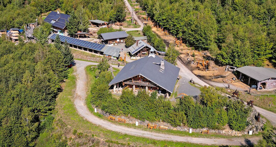 Blockhausen – eine weitere große Ausstellungsfläche ist nicht im Bild