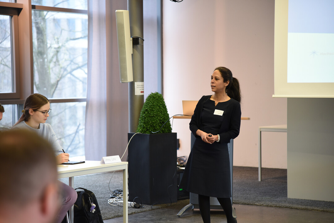 Prof. Dr. Iman Taha, die das Projekt RewitAl federfhrend leitet, begrte alle Teilnehmenden im VfR-Forum nahe der Hochschule Aalen.