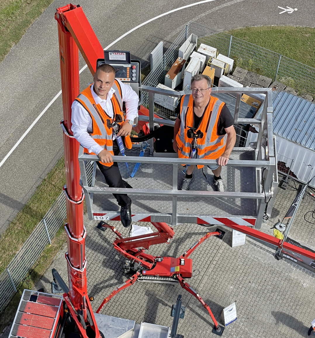 Joachim Zeitner (r.) 