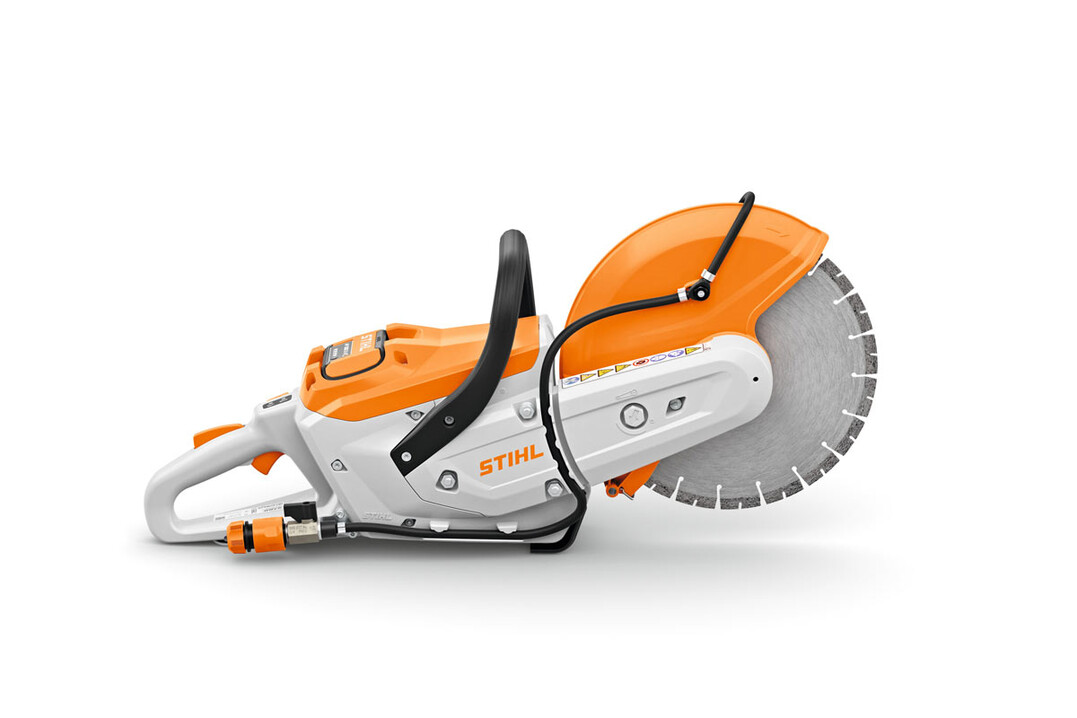 Mit einer Leistung von 3 kW (Aufnahmeleistung) ist der TSA 300 der derzeit stärkste Akku-Trennschleifer im STIHL Sortiment.