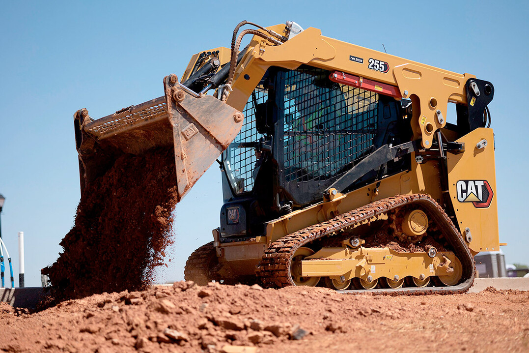 Der neue Cat 255 bietet eine 36 Prozent hhere Ausbrechkraft beim Kippen.