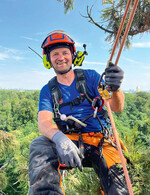 Martin Götz im Baum