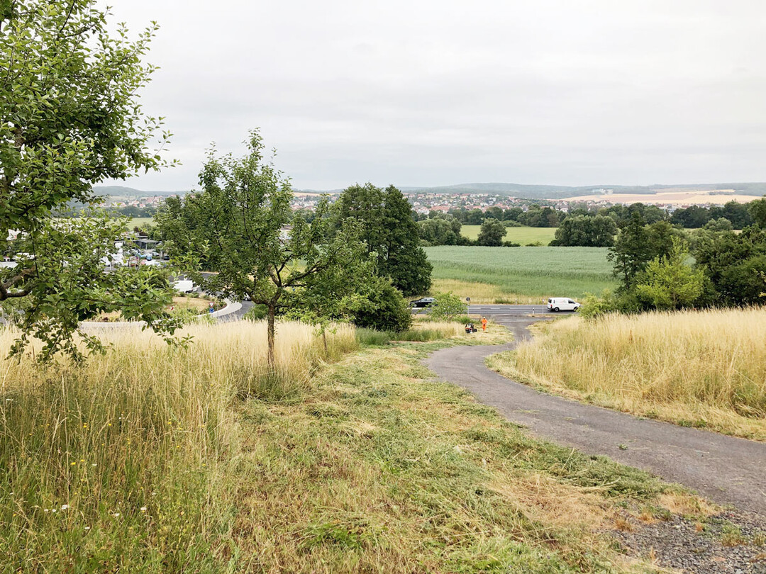 Wenig befahrene Gemeindestraßen und Wirtschaftswege eignen sich bevorzugt.