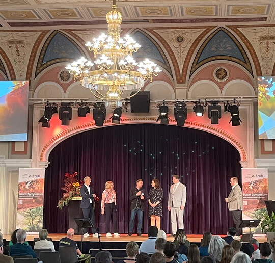 v. l. Andreas Kastinger, Stadtgartendirektor von Baden, Vizebürgermeisterin Dr. Helga Krismer-Huber, Marcel Kreitl, Justizministerin Dr. Alma Zadic, Bürgermeister Stefan Szirucsek