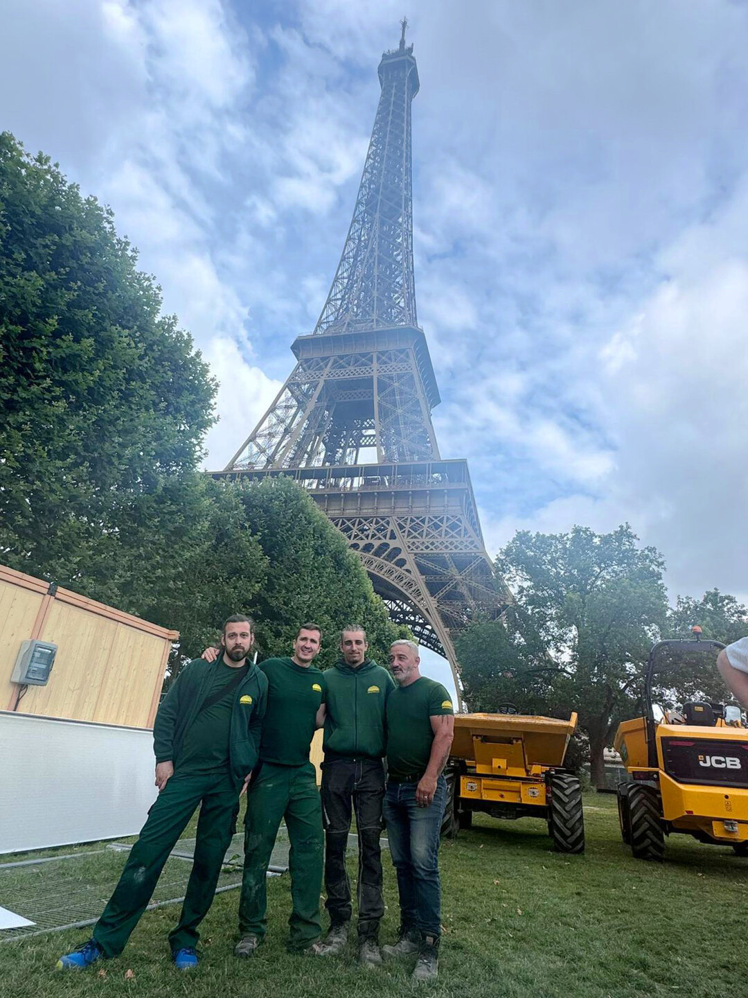 David Hasenclever (2. v. l., Geschftsleiter Sandmaster France), Frdric Lucot (1. v. r., Betriebsleiter Sandmaster France; die anderen Mitarbeiter gehren zum Subunternehmer Sandarbeiten, sie mchten nicht genannt werden.