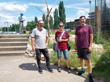 Stefan Bhm, Erna Landes und Bernd Rich von der GaLaBau-Firma Blattwerk in Stuttgart freuen sich ber diese besondere Zusammenarbeit.