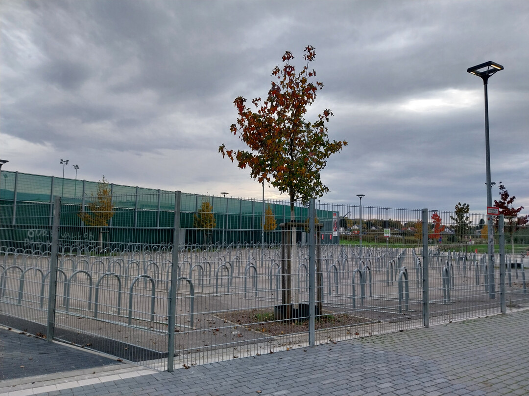 Einer von mehreren Radparkpltzen am Stadion