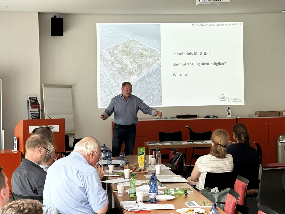 Christoph Dirksen fordert als Vertreter des BdB mehr Sachverstand in den wassersensiblen Grnkonzepten ein.