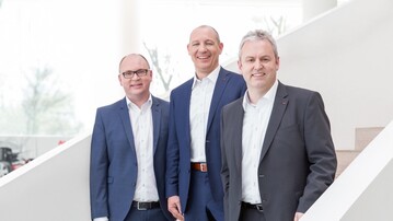 Das Bild wurde vom Absender entfernt. 	 v.l.n.r.: Dr. Wolfgang Hergeth (COO AL-KO KOBER SE), Stefan Kober (Aufsichtsratsvorsitzender AL-KO KOBER SE), Peter Kaltenstadler (CEO AL-KO KOBER SE)