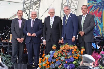Erffneten die BUGA in Mannheim, v. l.: BUGA-23-Geschftsfhrer Michael Schnellbach, Bundesprsident Frank-Walter Steinmeier, Ministerprsident Winfried Kretschmann,Mannheims OB Peter Kurz und Baumschulprsident Hajo Hinrichs