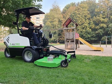 Der neue AllTrec 4810T ermglicht bis zu 100% elektrische Grnflchenpflege 