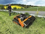 Mit dem neuen Schlegelmäher AS 1000 Ovis RC ist sicheres Mähen auch an extremen Steilhängen bis über 50 Grad kein Problem.