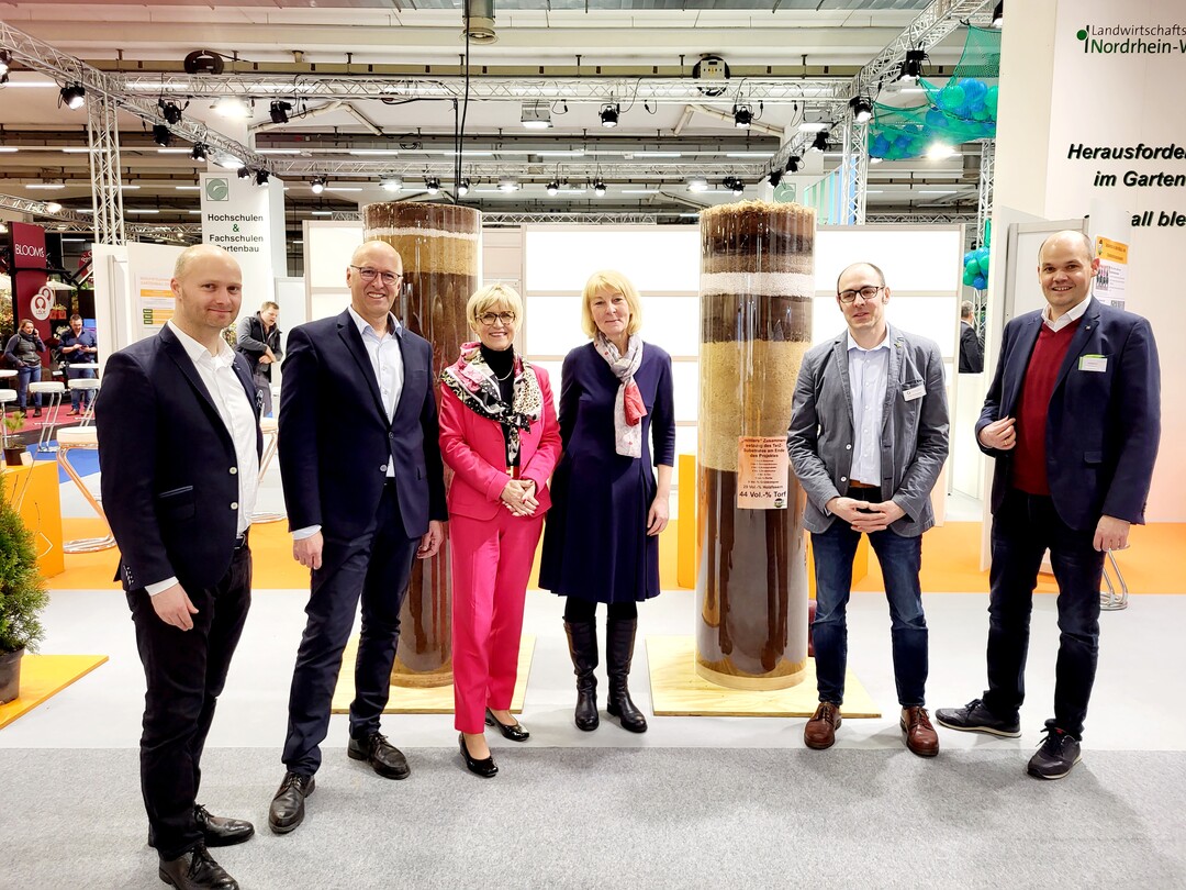 Im Austausch auf der IPM Essen (v.l.): Karl Jnike (VGL), Josef Mennigmann (VGL), Eva Khler-Theuerkauf (LVG), Dr. Heide Naderer (NABU), Eddi Kronenberg (LVG), Christoph Lau (VGL).